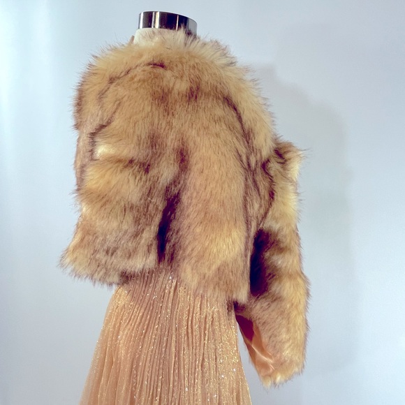 Evening gown with shawl - Picture 13 of 16